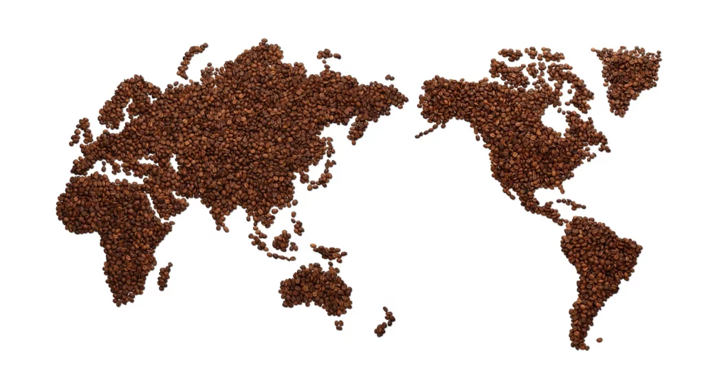 Carte du monde formée avec des grains de café. 
