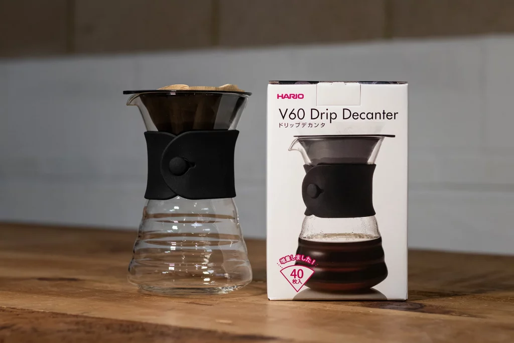 Une cafetière Hario V60 et son emballage