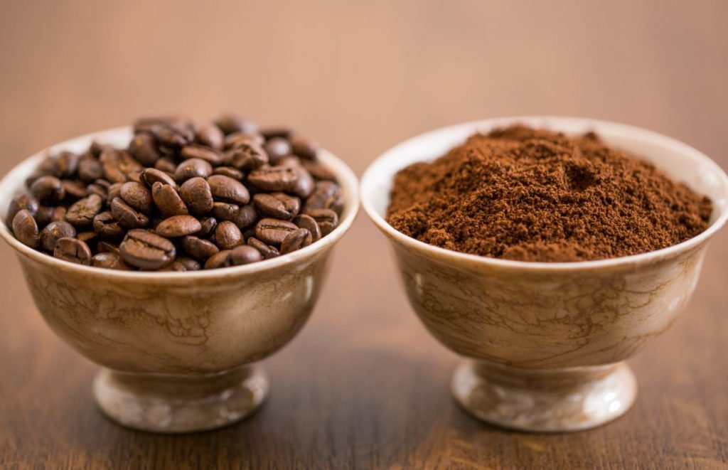 Café en grain est plus cher que du café moulu dans
